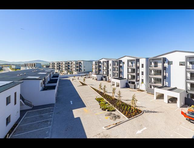 3 BEDROOM APARTMENT FOR SALE IN SANDOWN